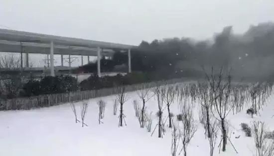 突發(fā)！青島開往杭州G281次高鐵著火 原因正在調(diào)查（有圖有視頻） 